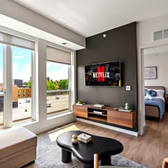 Stylish Downtown Condo by Traveller's Comfort