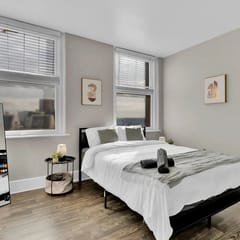 Luxurious 2B Downtown Condo by Traveller's Comfort