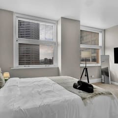 Stylish 2B Downtown Condo by Traveller's Comfort