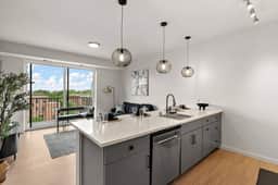E501 Moody, Spacious & Stylish 2bd DT Minneapolis