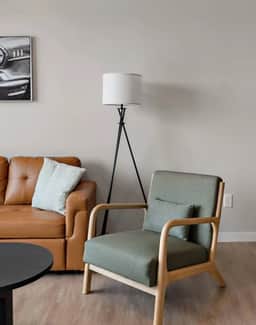 Chic Downtown Condo w/ Gym by Traveller's Comfort