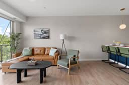 Chic Downtown Condo w/ Gym by Traveller's Comfort