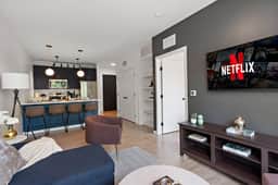 Elegant Downtown Condo by Traveller's Comfort