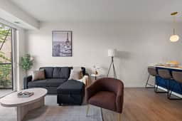 Elegant Downtown Condo by Traveller's Comfort