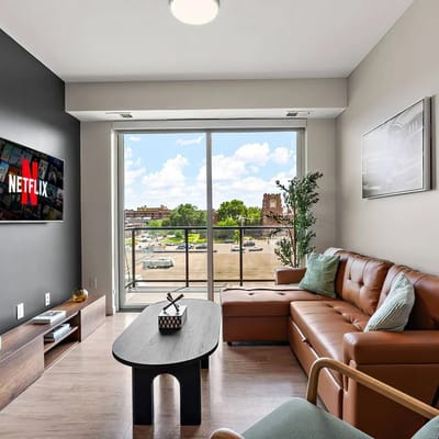 Chic Downtown Condo w/ Gym by Traveller's Comfort