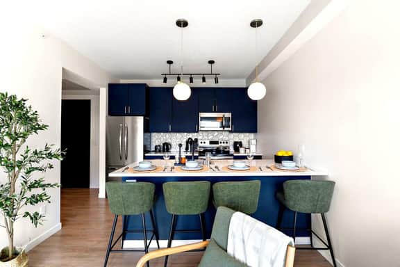 Stylish Downtown Condo by Traveller's Comfort
