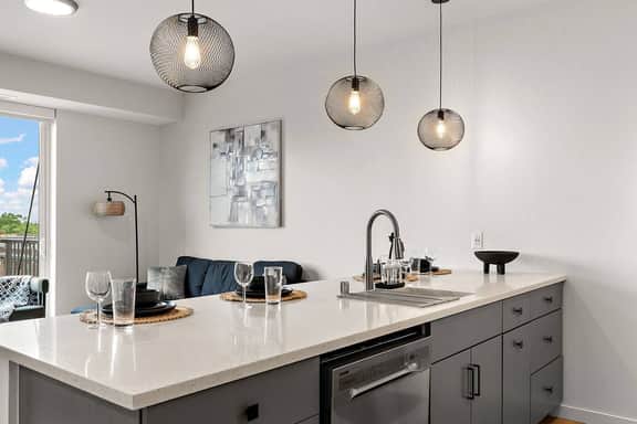 E501 Moody, Spacious & Stylish 2bd DT Minneapolis