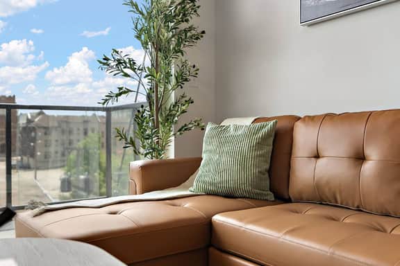 Chic Downtown Condo w/ Gym by Traveller's Comfort