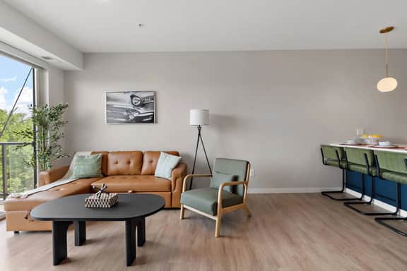 Chic Downtown Condo w/ Gym by Traveller's Comfort