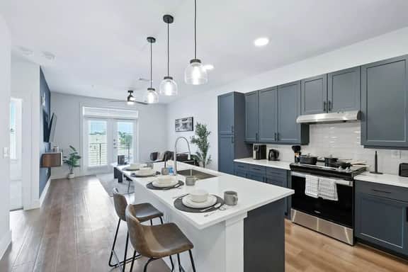 47 Chic 1Bedroom, Pool, Gym & Yoga Studio, Near Stockyards