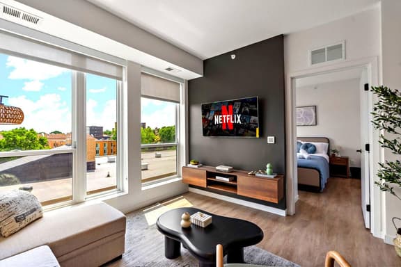 Stylish Downtown Condo by Traveller's Comfort