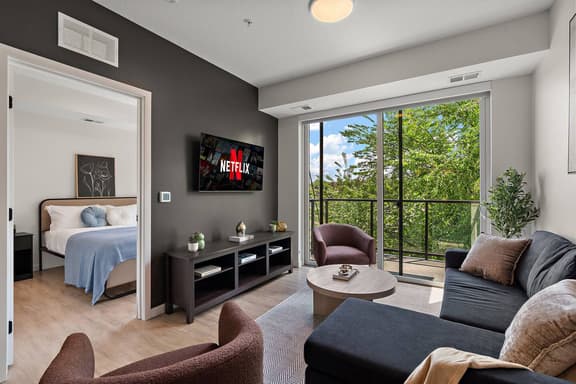 Elegant Downtown Condo by Traveller's Comfort