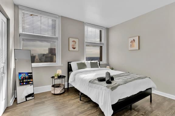 Luxurious 2B Downtown Condo by Traveller's Comfort
