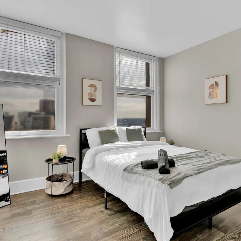 Luxurious 2B Downtown Condo by Traveller's Comfort